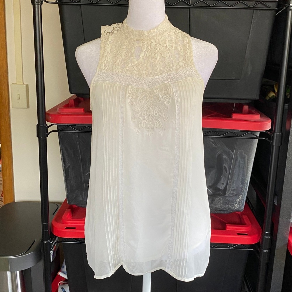Kimchi Blue Lace High Neck Embroidered Sleeveless Cream Blouse Small Victorain